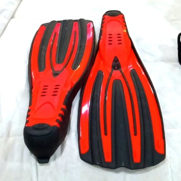 SEAC Diving Fuga Fins Closed Heel Full Foot Size 5-6 Made in Italy NEW NO‎ TAGS - Picture 8 of 9